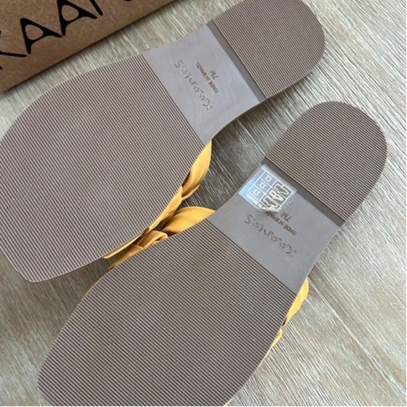 Brand New Kaanas Belinha Woven Mustard Candle Size 7 - Picture 4 of 4